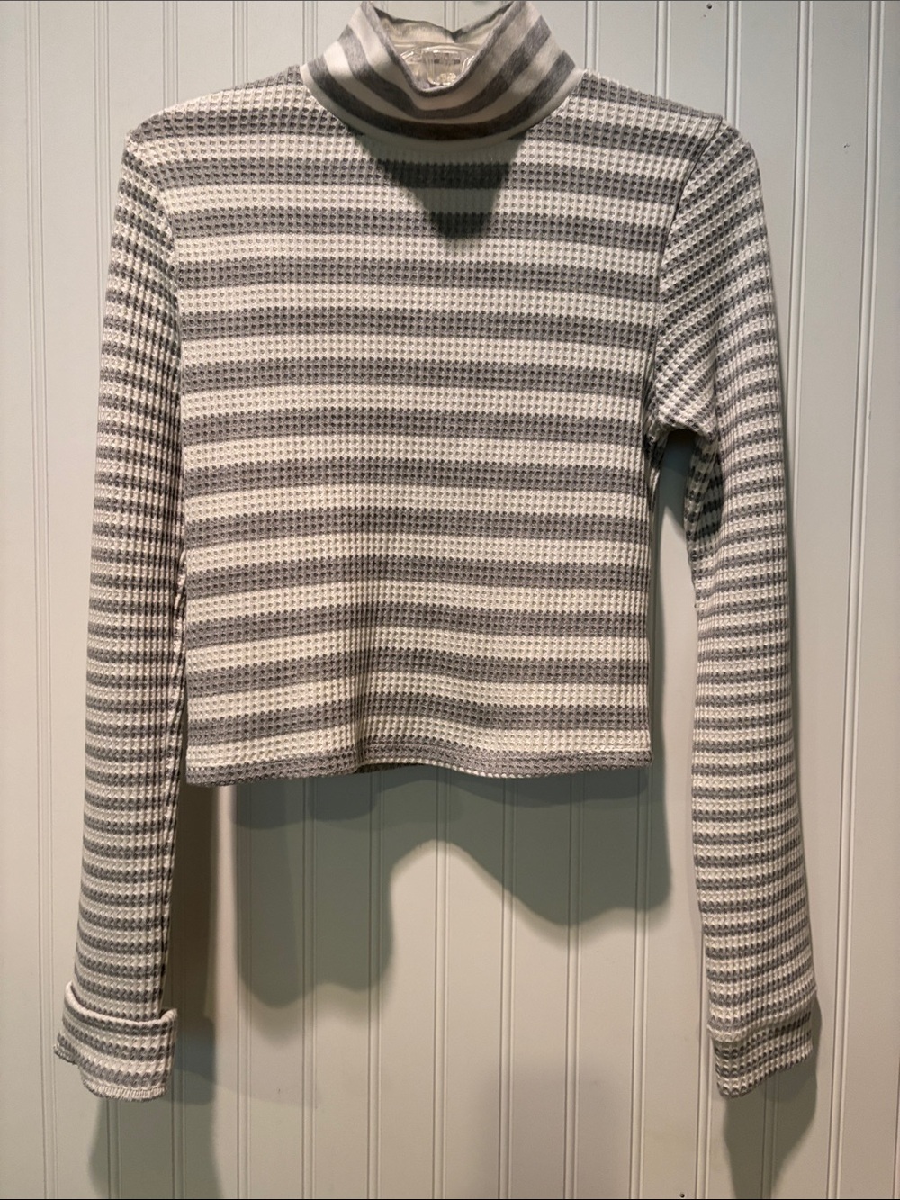 Aerie Striped Gray & White Cropped Turtleneck Long-Sleeve Top Sz M
